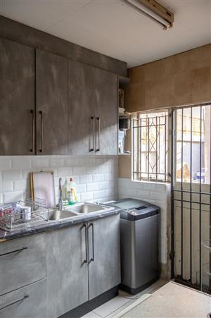 Apartment For Sale in Rosettenville