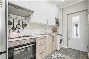 Modern Studio Apartment on Ground Floor!