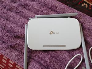 TP-Link Aginet EC220-G5 AC1200 Gigabit Router.