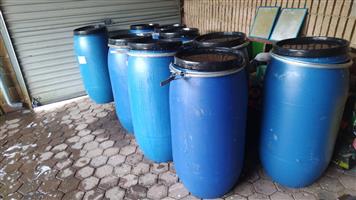 170lt blue drums