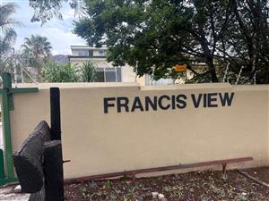 Townhouse For Sale in Mondeor