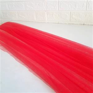 RED TULLE TABLERUNNERS FOR HIRE