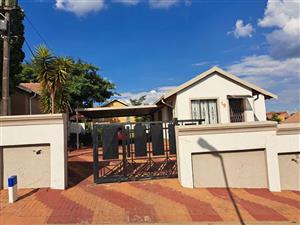 House For Sale in Naturena