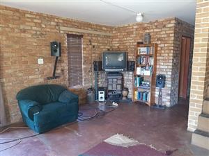 Room to let in 4 Bedroom house in Pretoria East Grootfontein Estate