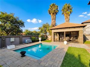 Stylish Full-Title Home in Magalieskruin