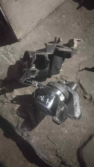 2016 Hyundai accent 1.6 engine mounting for sale