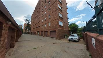 Three bedroom flat for sale in Sunnyside