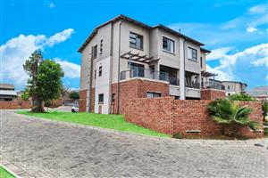 Townhouse For Sale in Wilgeheuwel