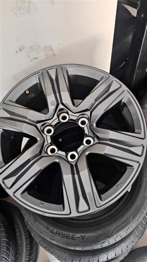 17" Toyota Hilux/Fortuner original mag to use for spare wheel