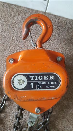 Tiger Brand 1 ton industrial chain block (and rolling gantry) for sale