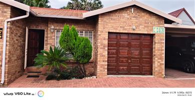 Townhouse For Sale in New Redruth