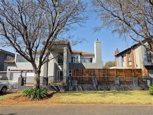 Townhouse For Sale in Parkhaven