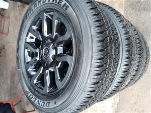 18inch Toyota Legend 50 Rs original mags with brand new 265/60/18 Dunlop  A/T set