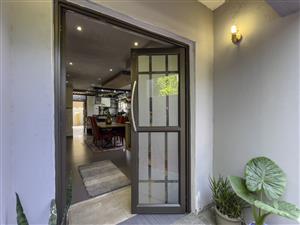 5 bedroom Contemporary home to rent