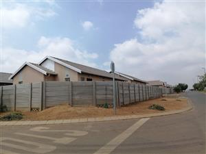 House For Sale in Palm Ridge