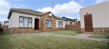 Perfect starter home, and secure!!