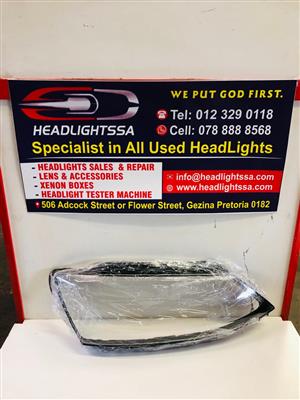 VW Jetta right side headlight replacement lens 