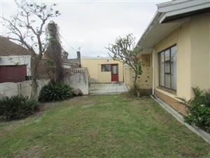 CHURCHILL ESTATE: FULL ENCLOSED PROPERTY, HOUSE + HUGE FLAT, CARPORT, GARAGE,DRIVEWAY