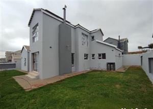 House For Sale in Rua Vista