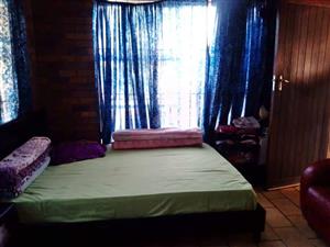 ROOM for RENT In LAMBTON