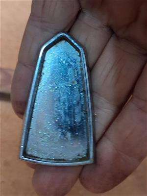Car, older model, badge
