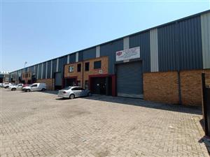 Versatile Warehouse of 470 m² to let in Laser Park for only R 65 per square!