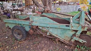 2000 Dormas single row potato  lifter 